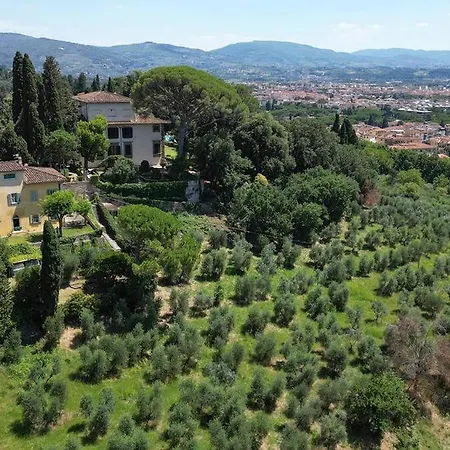 Situato Sulla Prima Collina Con Vista Magnifica شقة