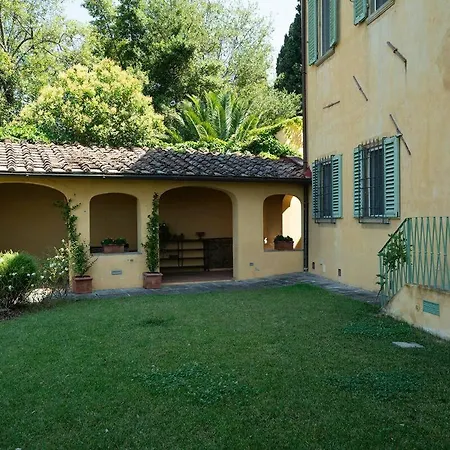 Situato Sulla Prima Collina Con Vista Magnifica