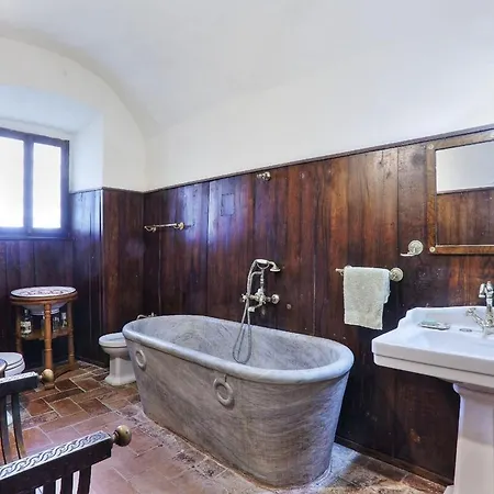 Apartament Situato Sulla Prima Collina Con Vista Magnifica