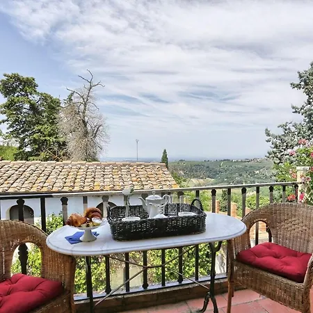 Situato Sulla Prima Collina Con Vista Magnifica