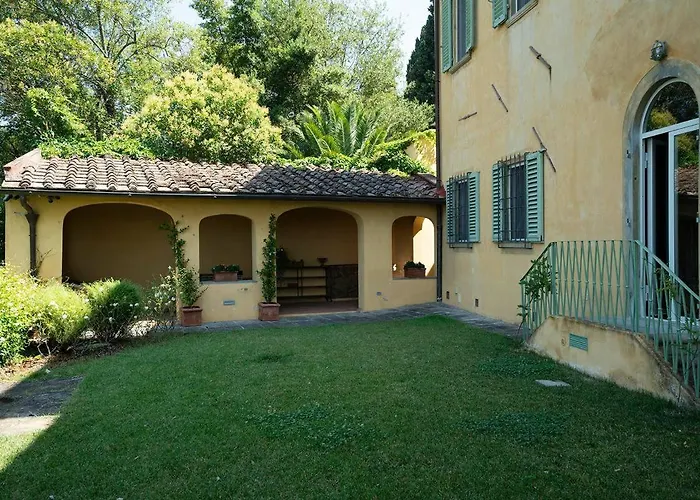 Situato Sulla Prima Collina Con Vista Magnifica